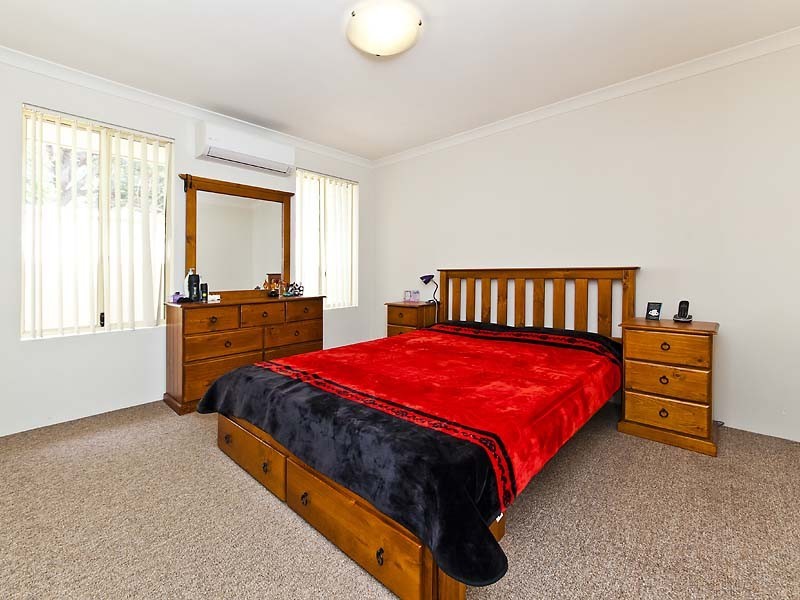 2/25 Lacey Street, East Cannington WA 6107