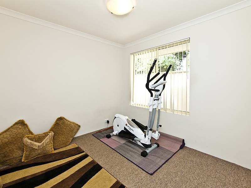 2/25 Lacey Street, East Cannington WA 6107