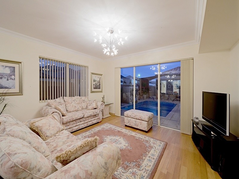 44 Whitehaven Avenue, Burns Beach WA 6028