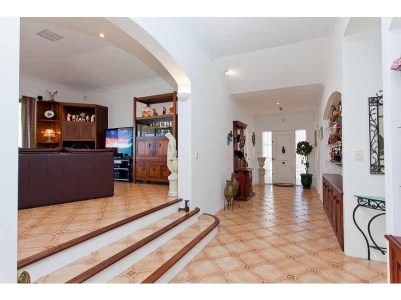 12 Howick Court, Coogee WA 6166