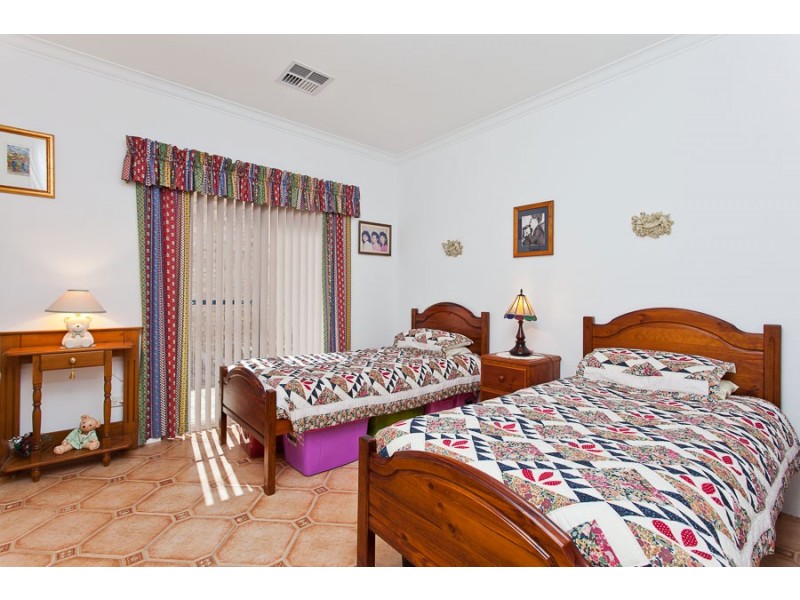 12 Howick Court, Coogee WA 6166