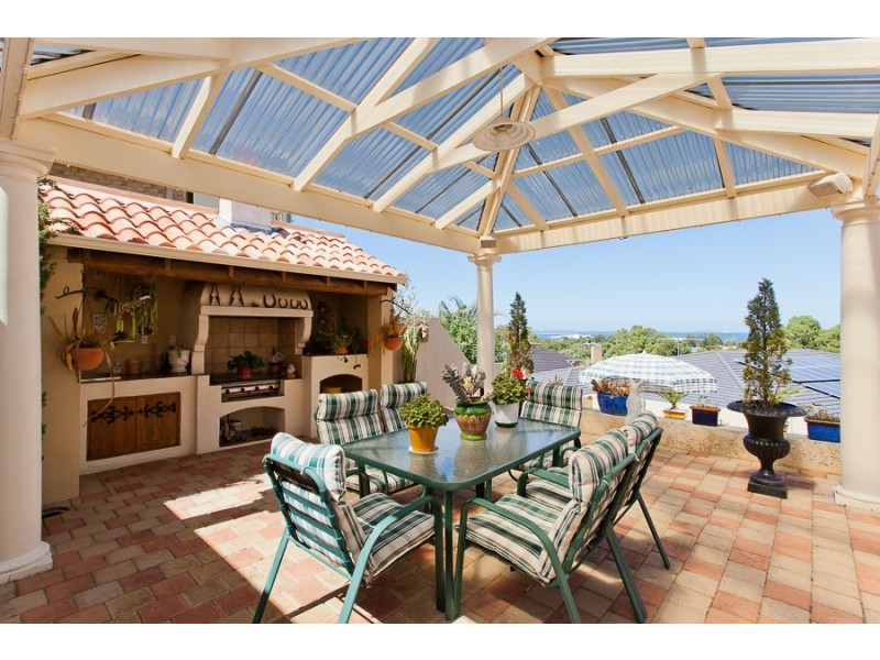 12 Howick Court, Coogee WA 6166