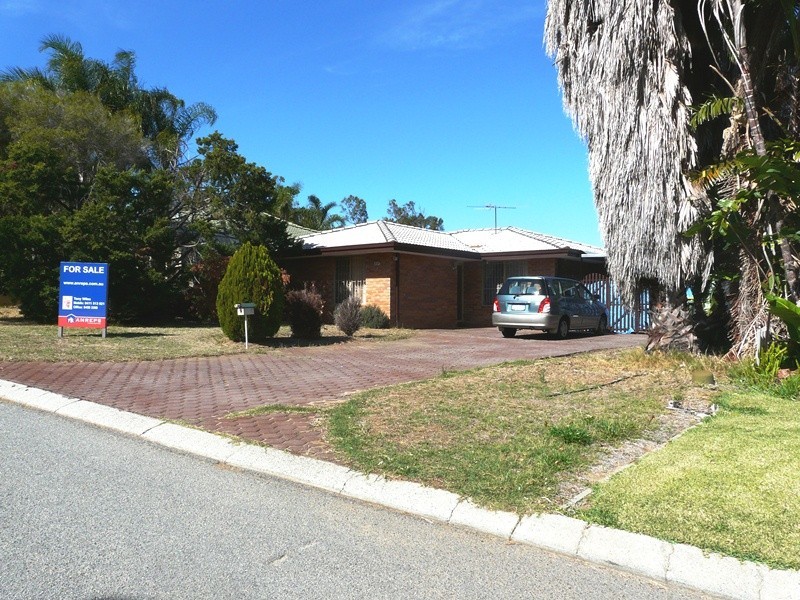 28 Parkway Gardens, Parmelia WA 6167