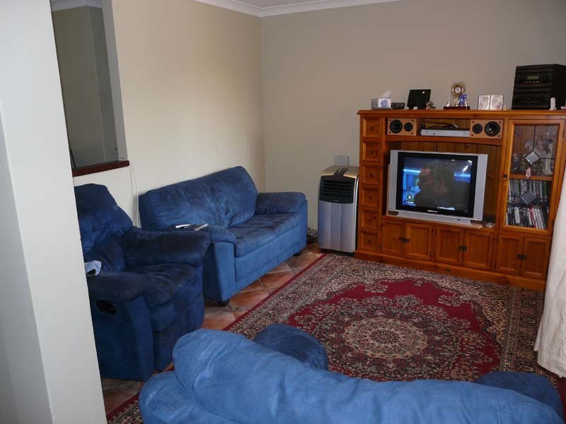 28 Parkway Gardens, Parmelia WA 6167