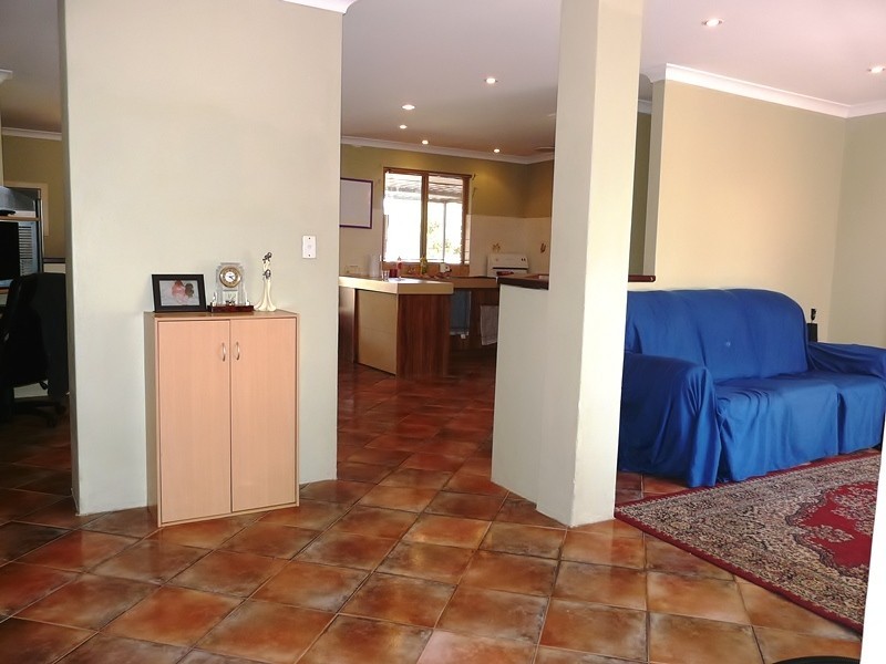 28 Parkway Gardens, Parmelia WA 6167