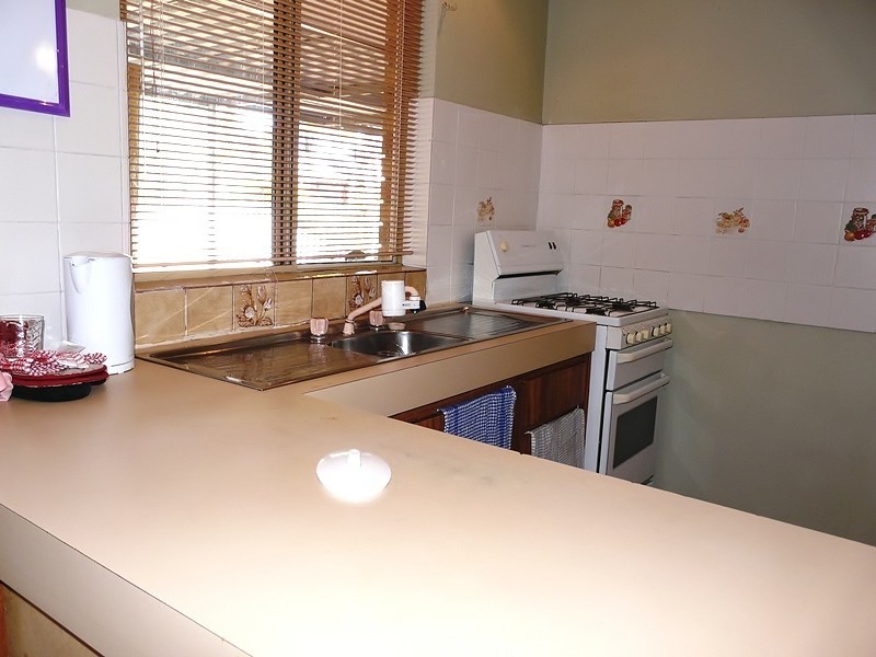 28 Parkway Gardens, Parmelia WA 6167