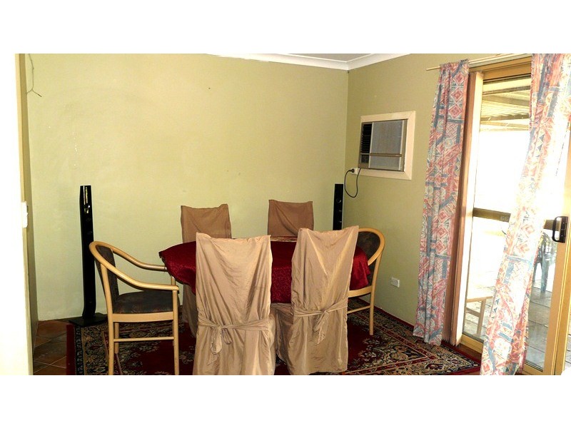 28 Parkway Gardens, Parmelia WA 6167