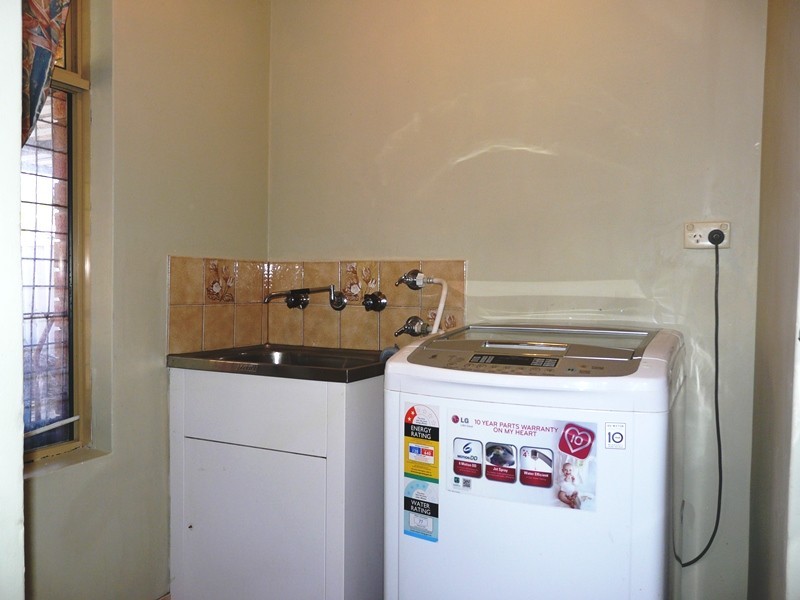 28 Parkway Gardens, Parmelia WA 6167