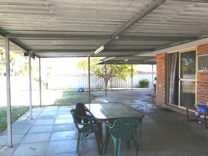 28 Parkway Gardens, Parmelia WA 6167