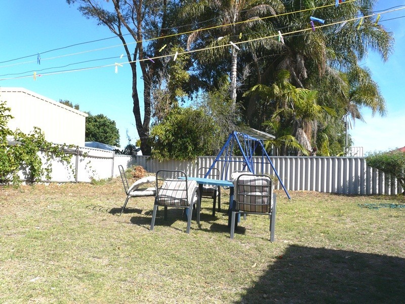 28 Parkway Gardens, Parmelia WA 6167