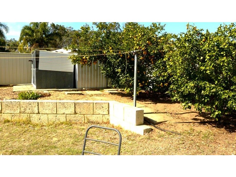 28 Parkway Gardens, Parmelia WA 6167