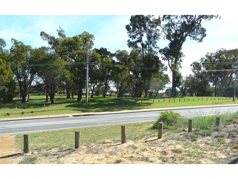 28 Parkway Gardens, Parmelia WA 6167