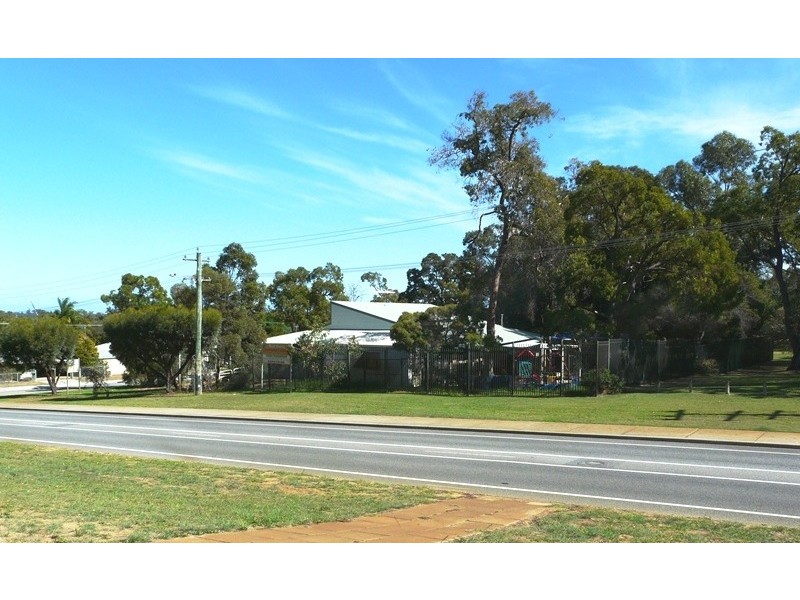 28 Parkway Gardens, Parmelia WA 6167