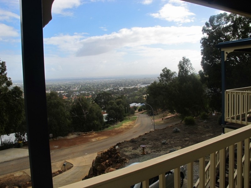 16 Summit View, Mount Richon WA 6112