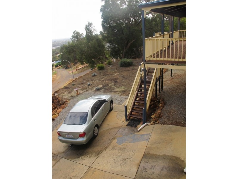 16 Summit View, Mount Richon WA 6112