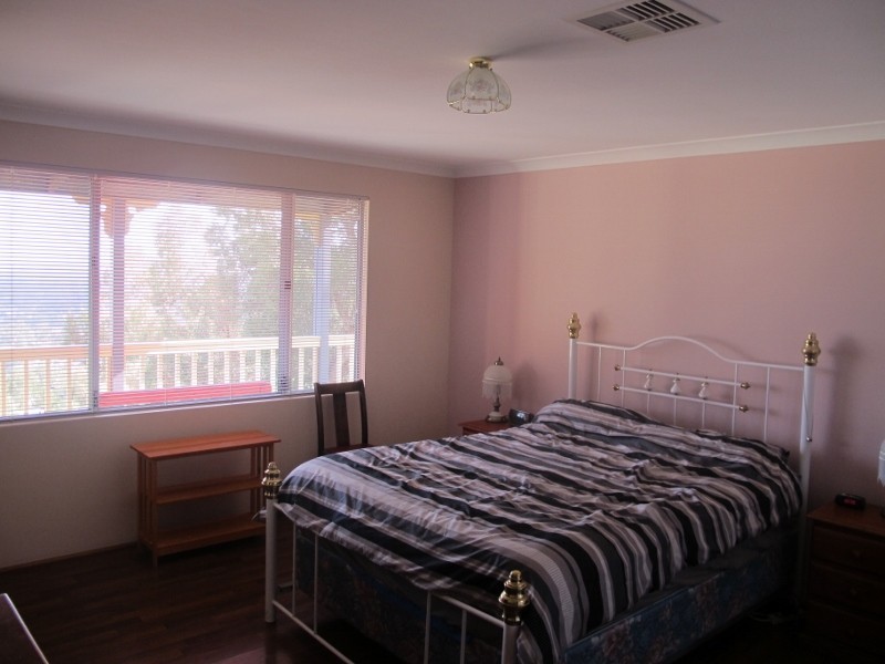 16 Summit View, Mount Richon WA 6112