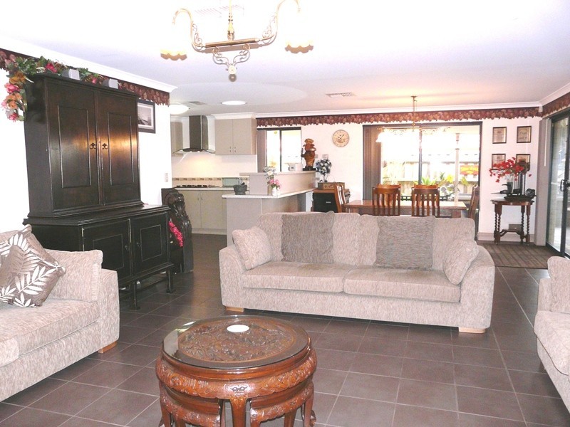 5 Gulf Cove, Ellenbrook WA 6069