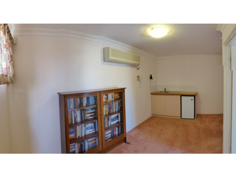 5 Charlotte View, Coogee WA 6166