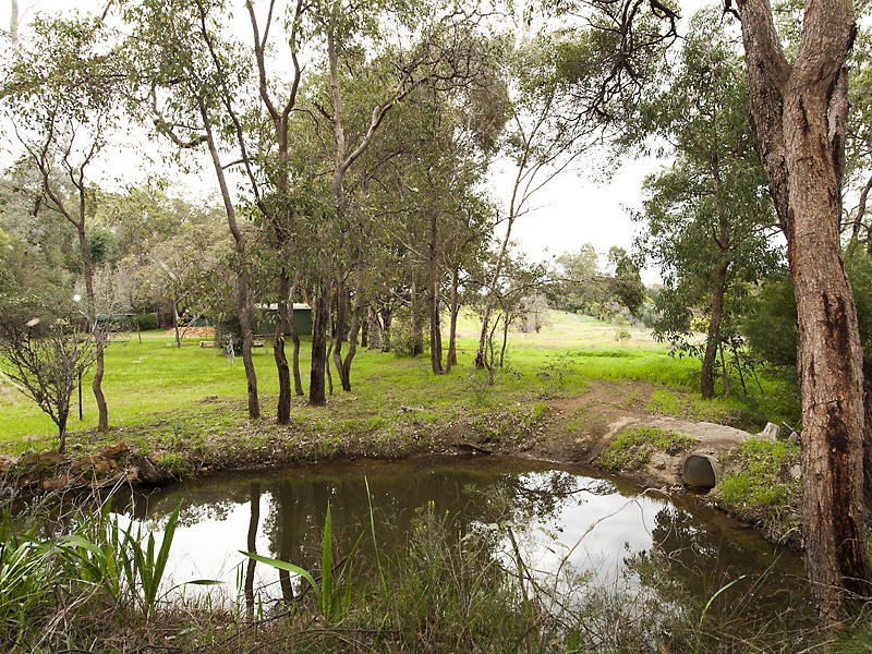 730 Walker Street, Mundaring WA 6073