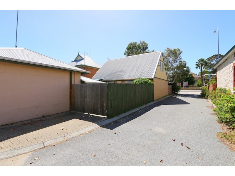 129 A Hampton Road, South Fremantle WA 6162