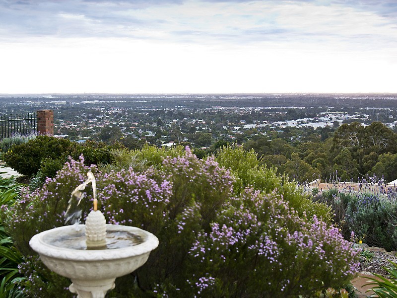 56 Carawatha Avenue, Mount Nasura WA 6112