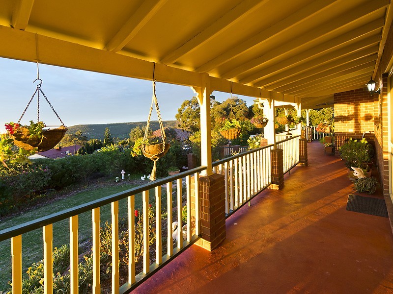 56 Carawatha Avenue, Mount Nasura WA 6112