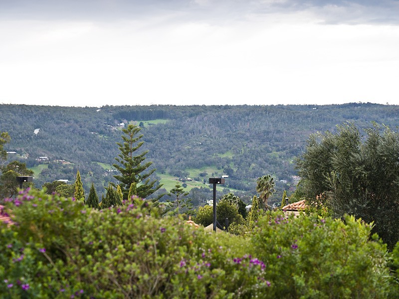 56 Carawatha Avenue, Mount Nasura WA 6112