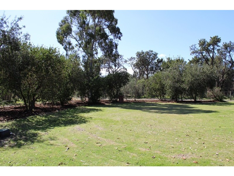100 Robinson Road, Wandi WA 6167
