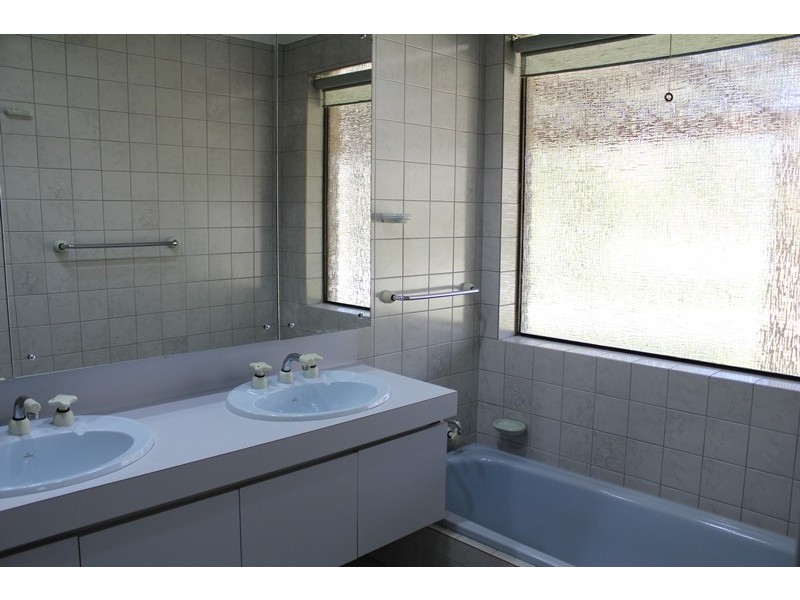 100 Robinson Road, Wandi WA 6167