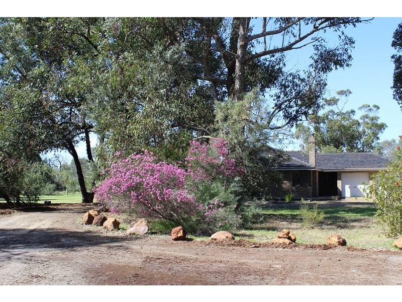 100 Robinson Road, Wandi WA 6167