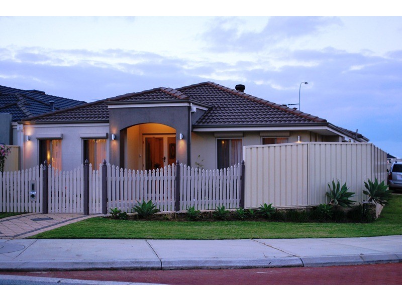 21 Landsdale Rd, Darch WA 6065