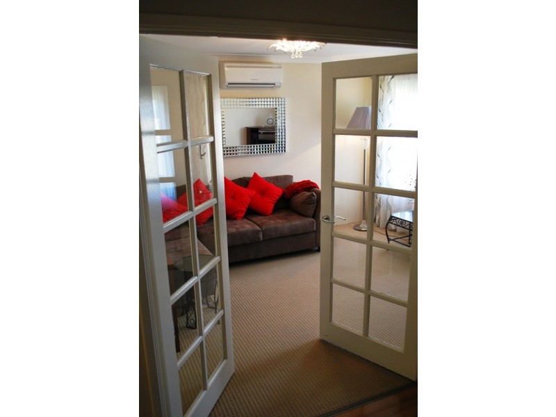 21 Landsdale Rd, Darch WA 6065