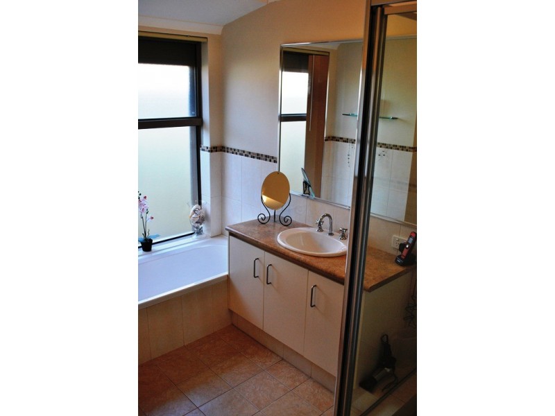 21 Landsdale Rd, Darch WA 6065