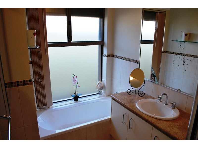 21 Landsdale Rd, Darch WA 6065