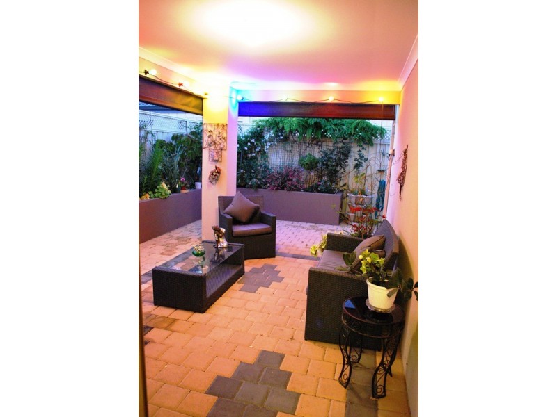 21 Landsdale Rd, Darch WA 6065