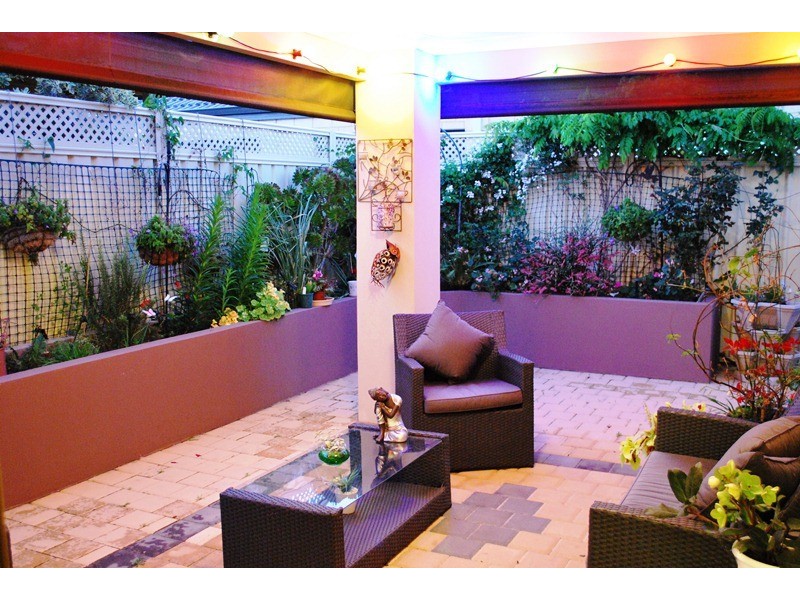 21 Landsdale Rd, Darch WA 6065