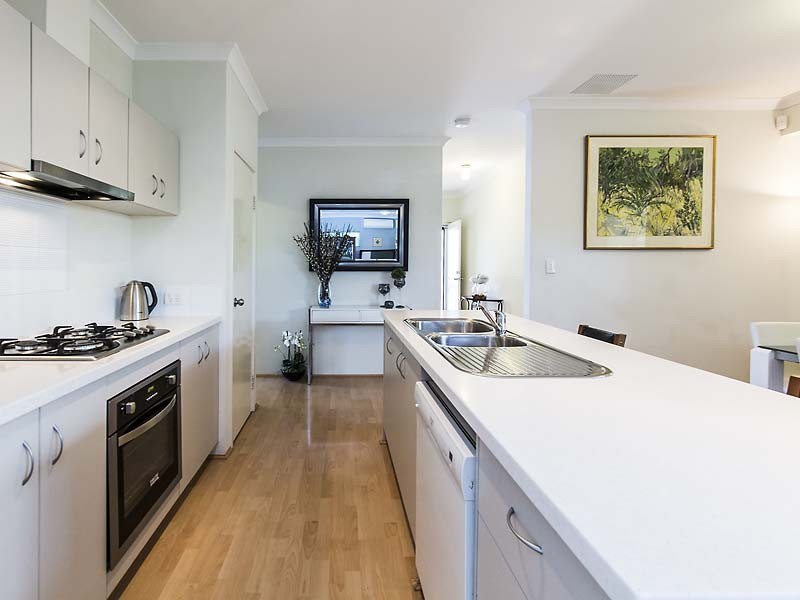 3/3 Mountain View, Kelmscott WA 6111