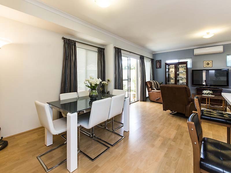 3/3 Mountain View, Kelmscott WA 6111