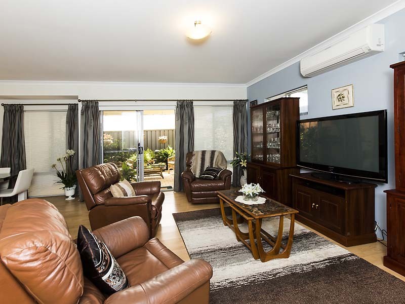 3/3 Mountain View, Kelmscott WA 6111