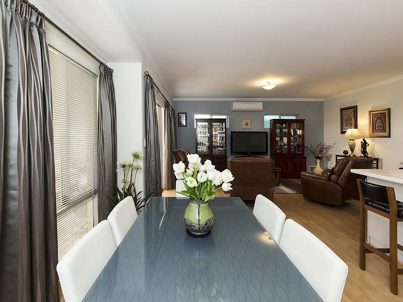 3/3 Mountain View, Kelmscott WA 6111