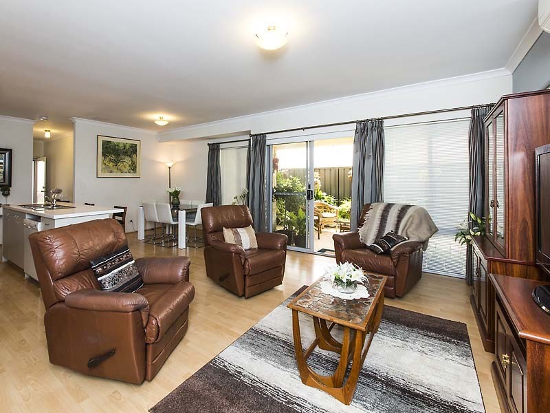 3/3 Mountain View, Kelmscott WA 6111