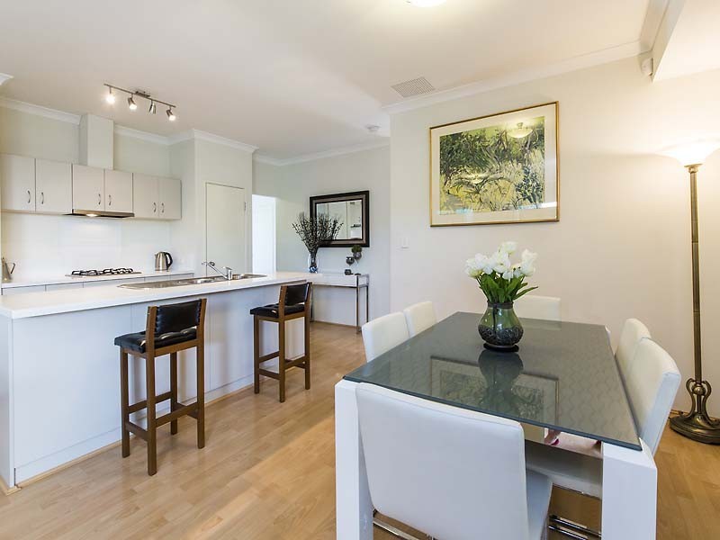 3/3 Mountain View, Kelmscott WA 6111