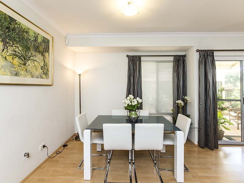 3/3 Mountain View, Kelmscott WA 6111