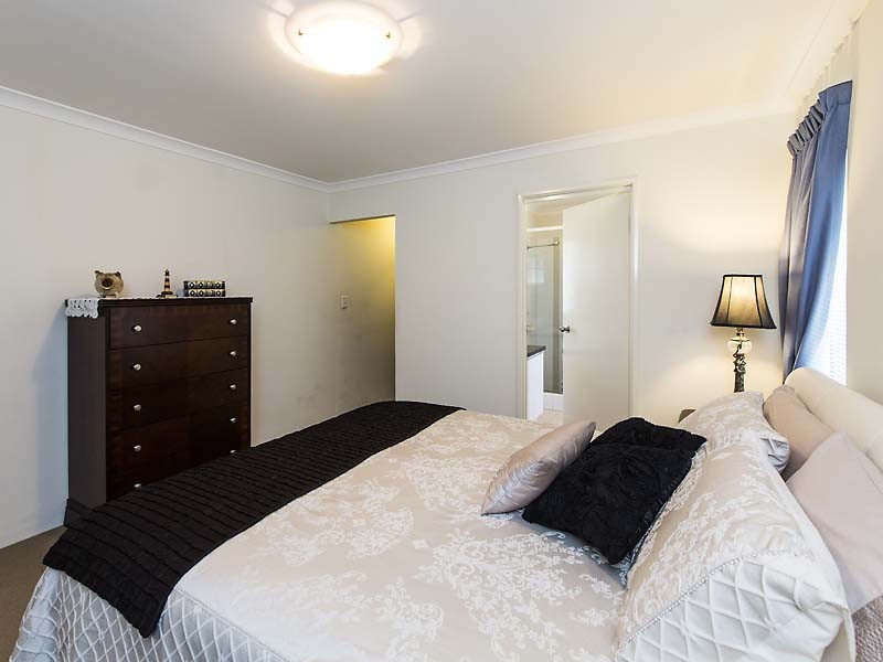 3/3 Mountain View, Kelmscott WA 6111