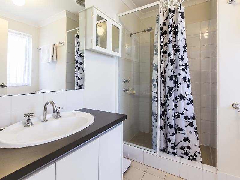 3/3 Mountain View, Kelmscott WA 6111