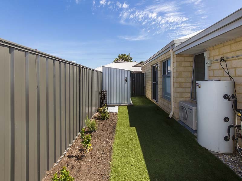 3/3 Mountain View, Kelmscott WA 6111