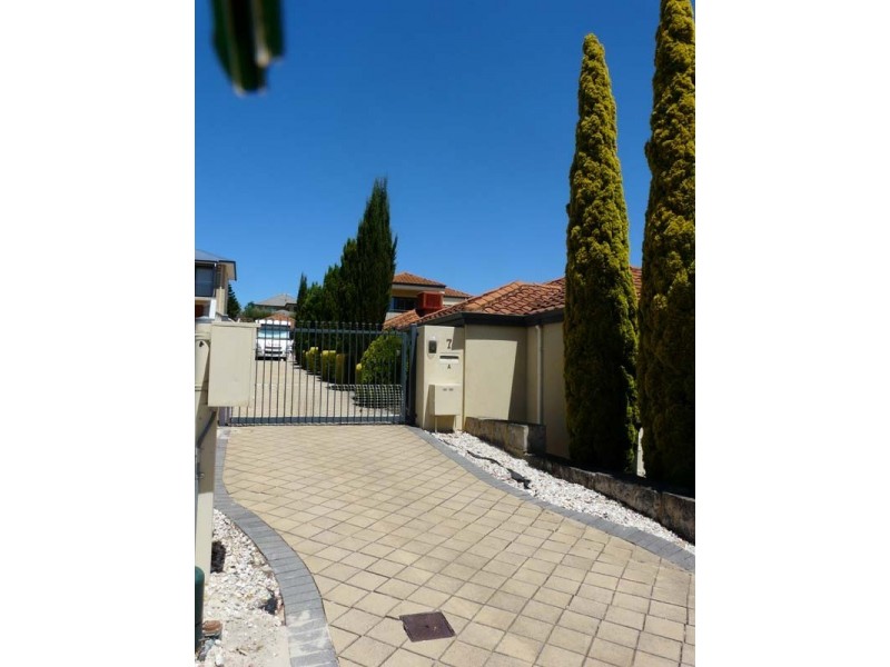 7 A SULMAN AVENUE, Salter Point WA 6152