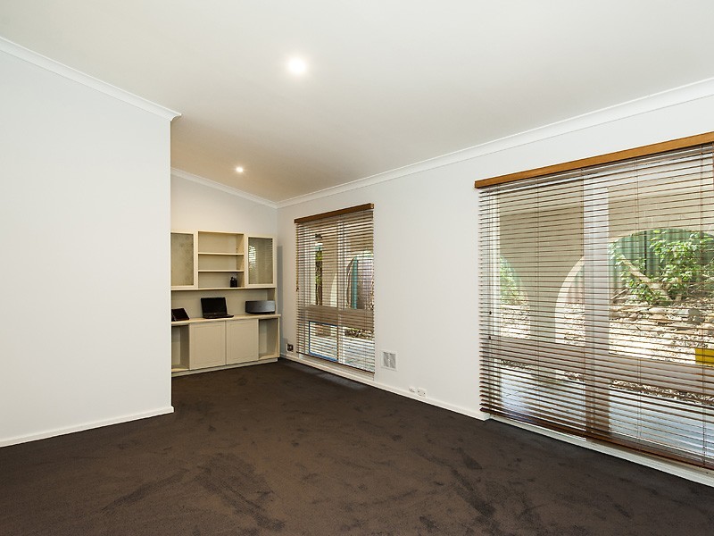 22 Stirling Close, Swan View WA 6056