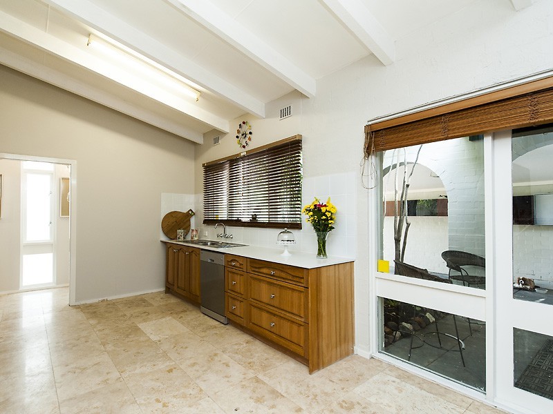 22 Stirling Close, Swan View WA 6056