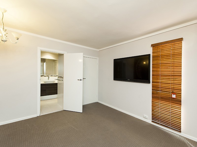 22 Stirling Close, Swan View WA 6056